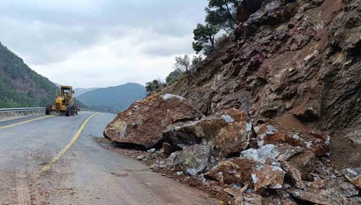 Kapuzbaşı Yolu’ndaki heyelana Büyükşehir’den hızlı müdahale