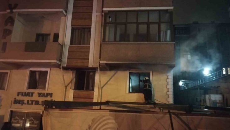 Karabük’te apartmanda korkutan yangın