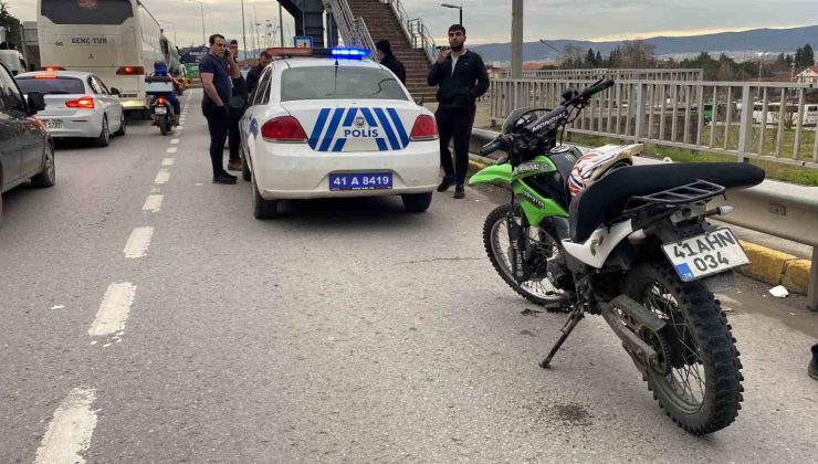 Kocaeli’de 4 aracın karıştığı kazada 2 motosiklet sürücüsü yaralandı