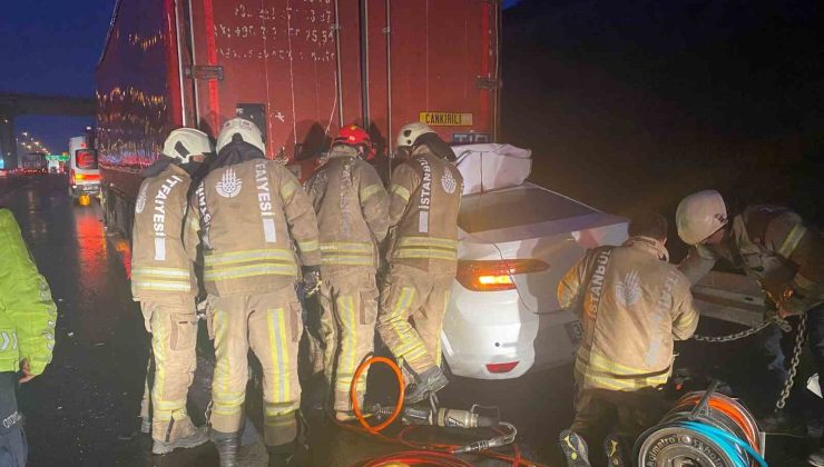 Kuzey Marmara Otoyolu’nda otomobil tıra çarptı: 1 ölü