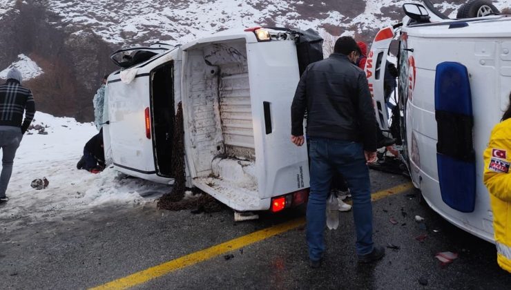 Malatya’da ambulans ile pikap çarpıştı: 1’i ağır 5 yaralı