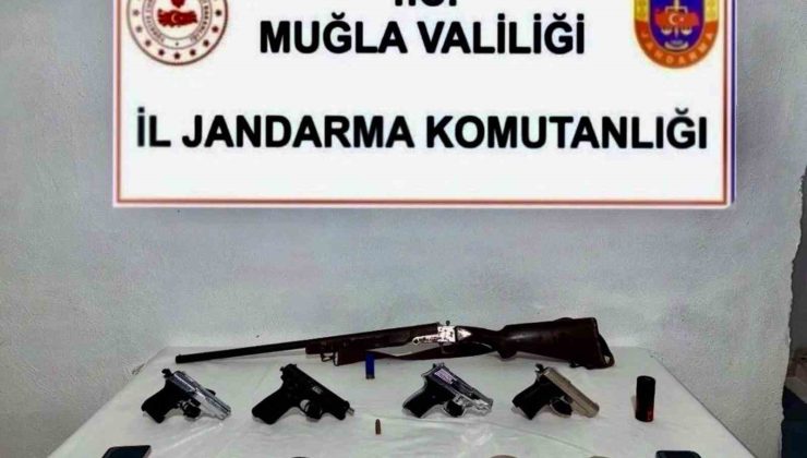 Menteşe’de ruhsatsız kurusıkı tabancalar ele geçirildi