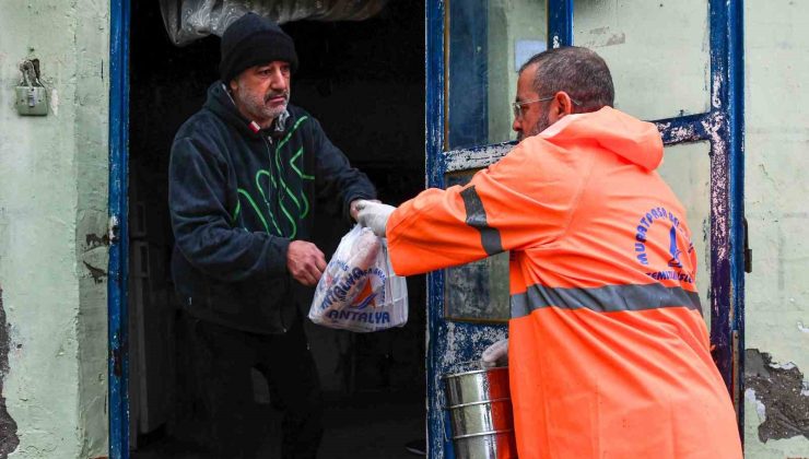 Muratpaşa sıcak desteğini aksatmadı