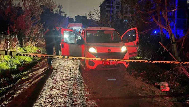 Önce öldürdü, sonra polislere suç aletiyle teslim oldu