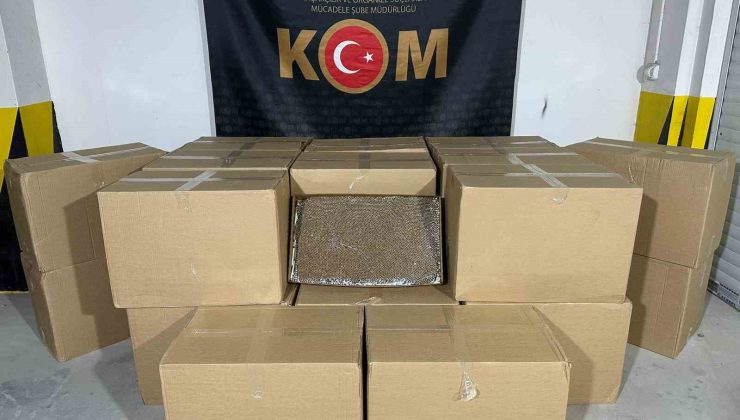 Polis tarafından 900 bin lira değerinde kaçak makaron ele geçirildi