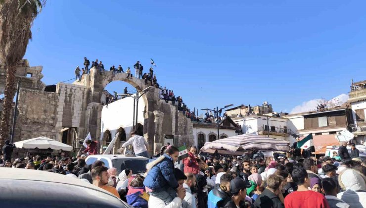 Şam’daki tarihi Emevi Camii’nin zincirleri kırıldı