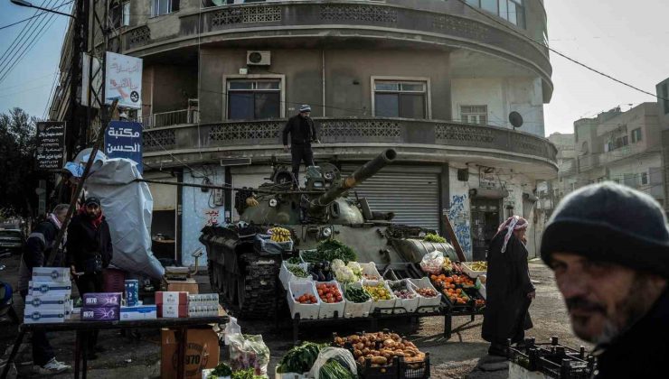 Suriyeli esnaf Esad’ın bomba yağdırdığı tankı manav tezgahına çevirdi