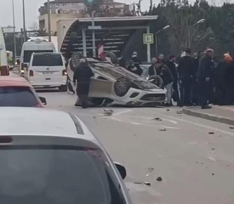 Takla atan otomobilden burnu bile kanamadan çıktı