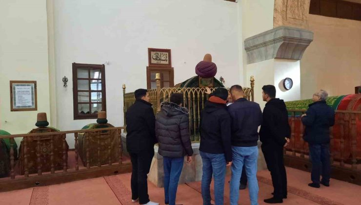 Üniversite öğrencilerinden cami ziyareti