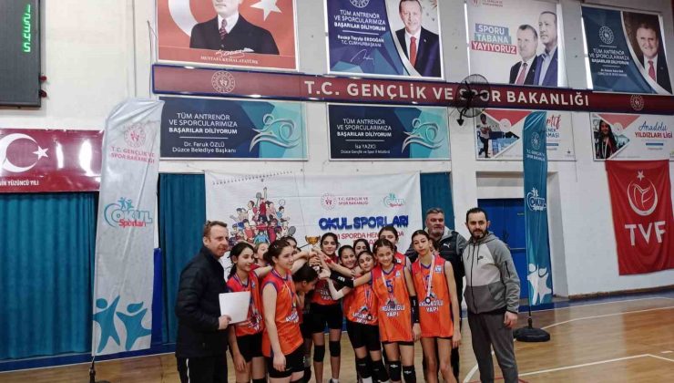 Voleybol küçüklerde şampiyonlar belli oldu