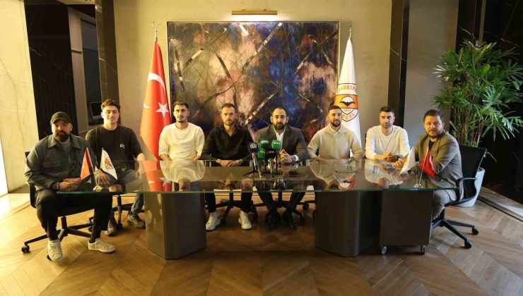 Adanaspor’dan 4 yeni transferi için toplu imza töreni