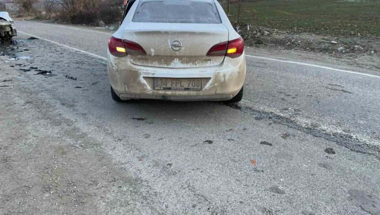 Adıyaman’da 2 otomobil çarpıştı: 4 yaralı