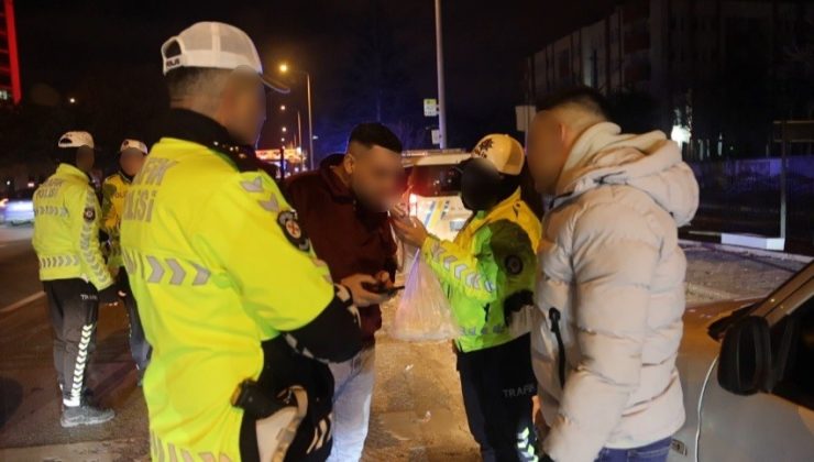 Alkollü sürücü ile yer değiştirdi, fark edip asıl sürücüye ceza kesen polise “İtiraz etmiyoruz ayıp” dedi