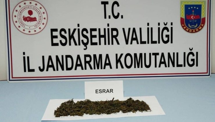 Araçta uyuşturucu madde bulunduran 2 şahıs yakalandı