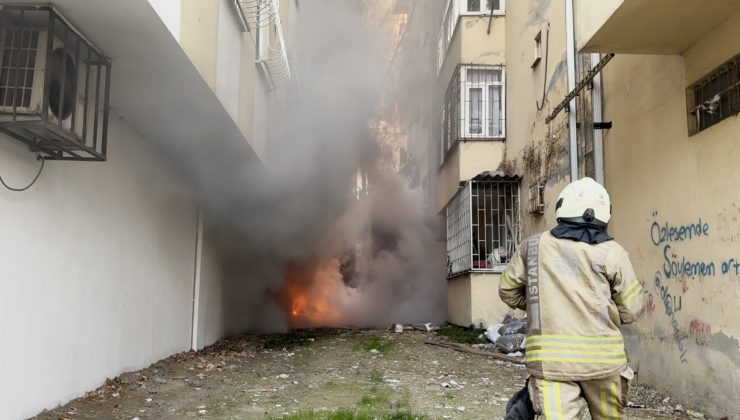 Avcılar’da bina boşluğunda çıkan yangın dairelere sıçradı