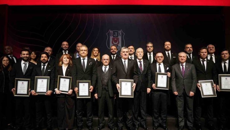 Beşiktaş’ta Başkan Serdal Adalı ve yönetimi, mazbatalarını aldı