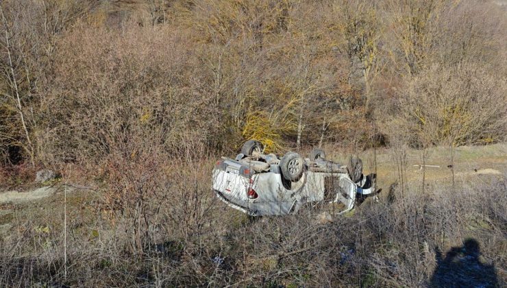 Bilecik’te otomobil araziye savruldu: 2 yaralı