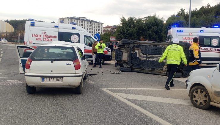 Bilecik’te yan devrilen otomobilin sürücüsü yaralandı