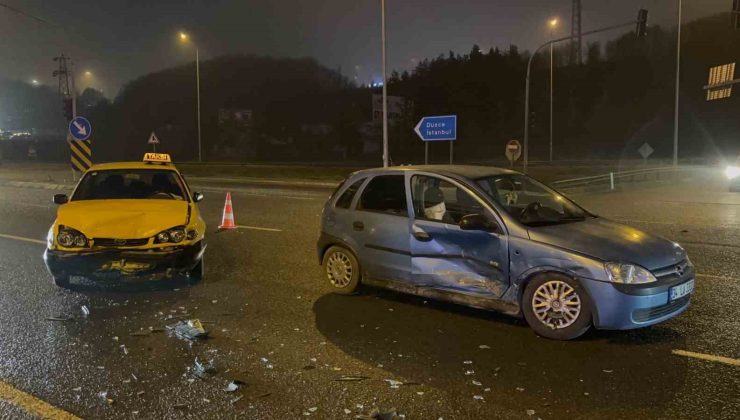 Bolu’da iki otomobil çarpıştı: 3 yaralı