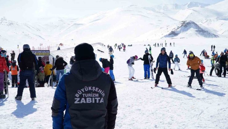 Büyükşehir zabıtası huzur ve esenlik için 7/24 görevde