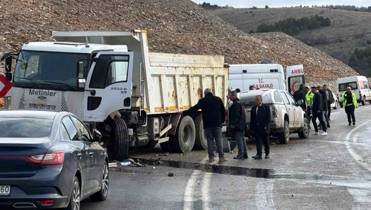 Buzlanma kazaya neden oldu: 4 yaralı