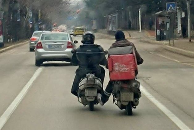 Elazığ’da motokuryenin tehlikeli yolculuğu