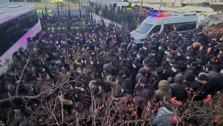 Güney Kore Devlet Başkanı Yoon, sıkıyönetim soruşturması kapsamında tutuklandı