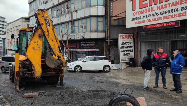 Güngören’de İBB’nin yapamadığı yol 46 günde 3’üncü defa çöktü