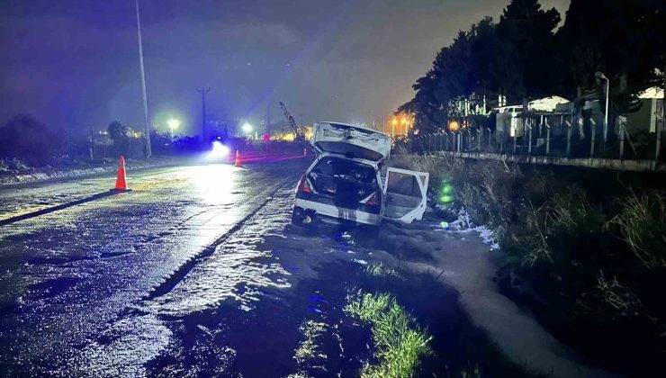 Hatay’da seyir halindeki otomobil alev aldı