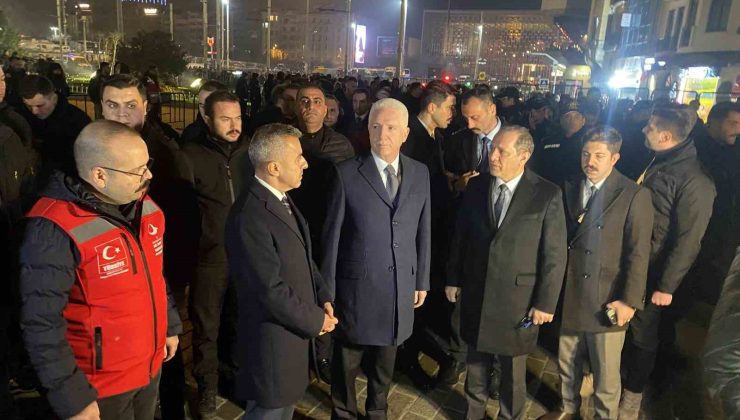 İstanbul Valisi Gül ve İl Emniyet Müdürü Yıldız, Taksim’de denetim noktasını ziyaret etti