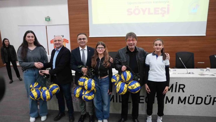 İzmir’de öğrenciler sporcularla buluştu: 750 adet voleybol topu hediye edildi