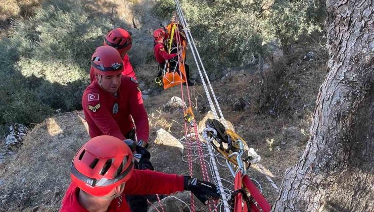 Kanyonda mahsur kalan vatandaşları jandarma kurtardı