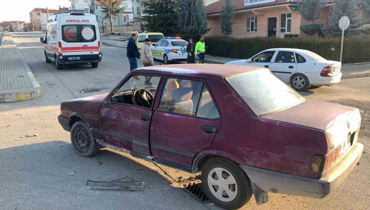 Karaman’da Fiat Tofaş ile motosiklet çarpıştı: 2 yaralı