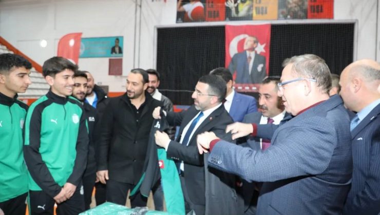 Kars’ta amatör spor kulüplerine malzeme desteği