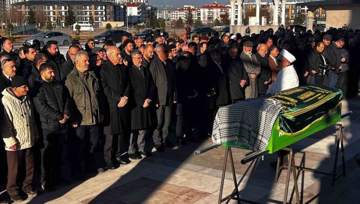 Kurtulmuş, kanaat önderinin cenaze törenine katıldı