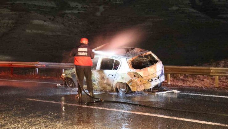 Otomobil ile motosiklet çarpıştı, 2 araç da alev alev yandı: 2 yaralı