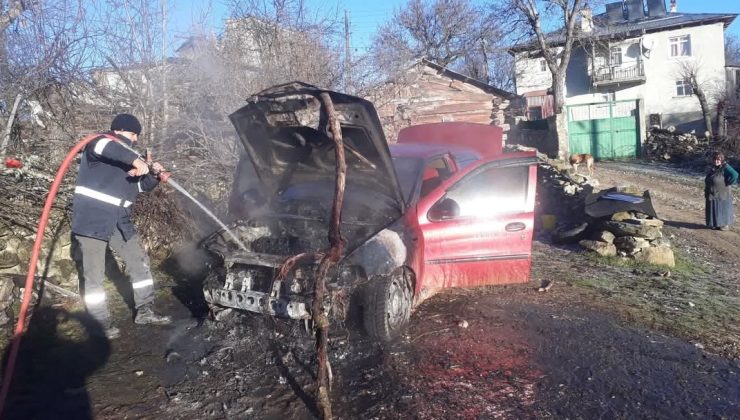 Park halindeki otomobilde çıkan yangın söndürüldü