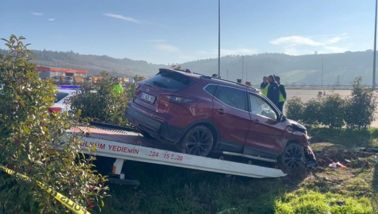 Polisten kaçan sürücü önce polis aracına sonra direğe çarptı