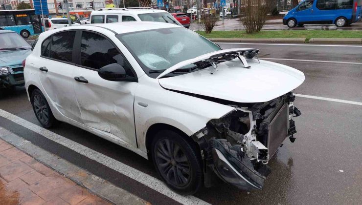 Samsun’da 3 araçlı zincirleme kazası