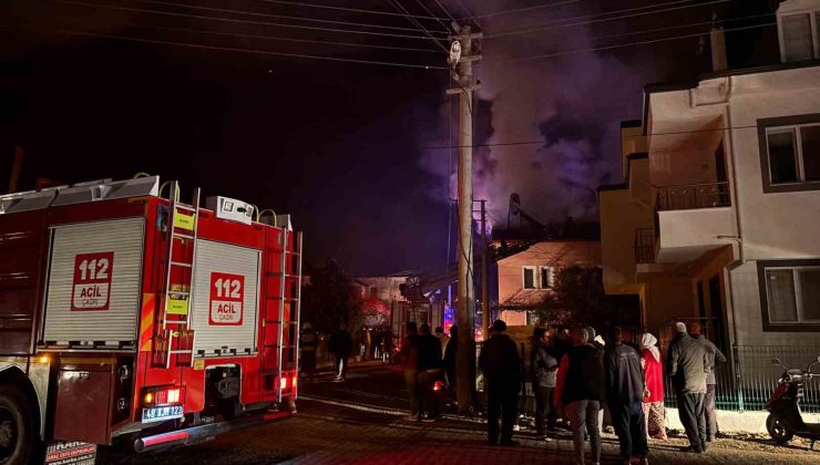 Seydikemer’deki çatı yangını korkuttu