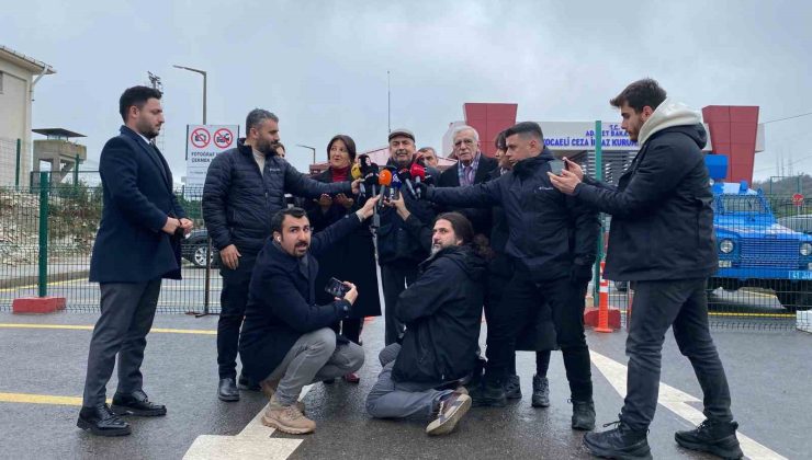 Sırrı Süreyya Önder: “Çok spekülatif tartışmalar oluyor, silah kadar zarar veren bir dil bu”