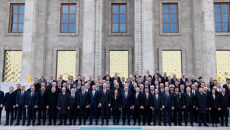 Vali Aydoğdu Gazi Meclisinde düzenlenen programa katıldı