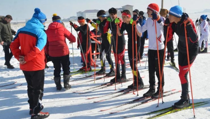 Yüksekova’da ’Kayaklı Koşu İl Birinciliği’ heyecanı