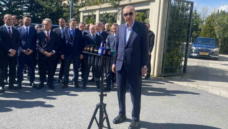 Cumhurbaşkanı Erdoğan, “Türkiye dipdiri ayaktadır, dipdiri gündemi elinde tutmaktadır”